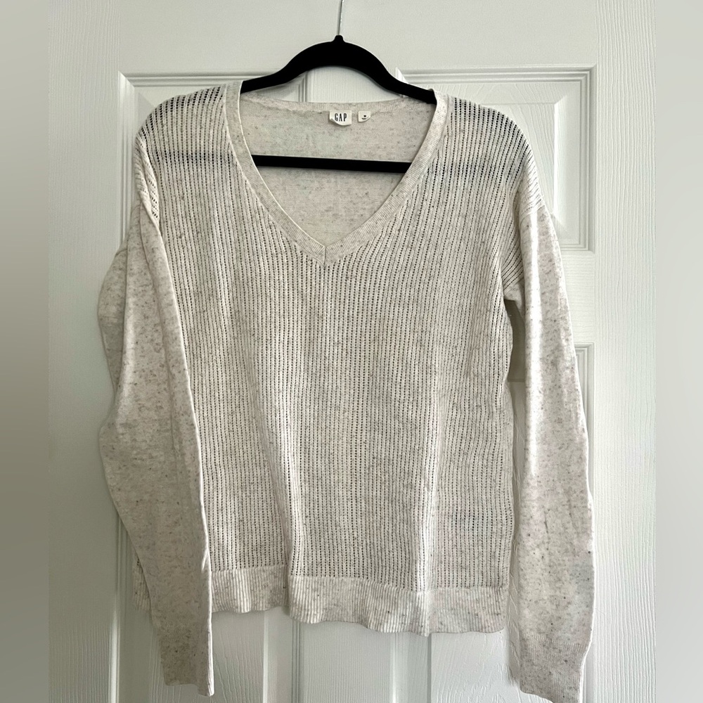 Women’s GAP V-Neck knit sweater